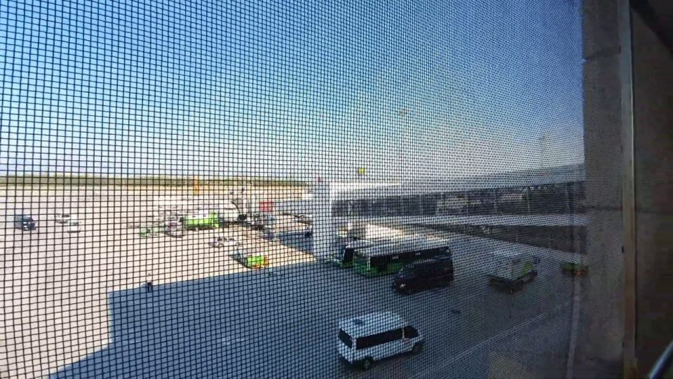 Antalya Havalimanı Sigara İçme Alanı Manzarası - Antalya Havaalanı Gezi Tatil