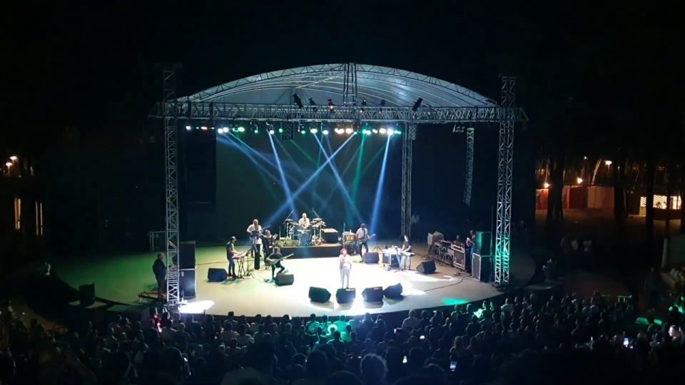 Çemberimde Gül Oya - Selda Bağcan Antalya Konseri - Al beni kıyamam seni sözleri