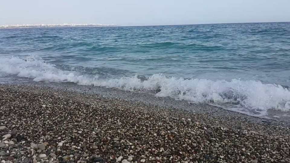 İlk Baharda Antalya Kumsalı Konyaaltı Sahili Dalga Sesleri Tatil Gezi Tur
