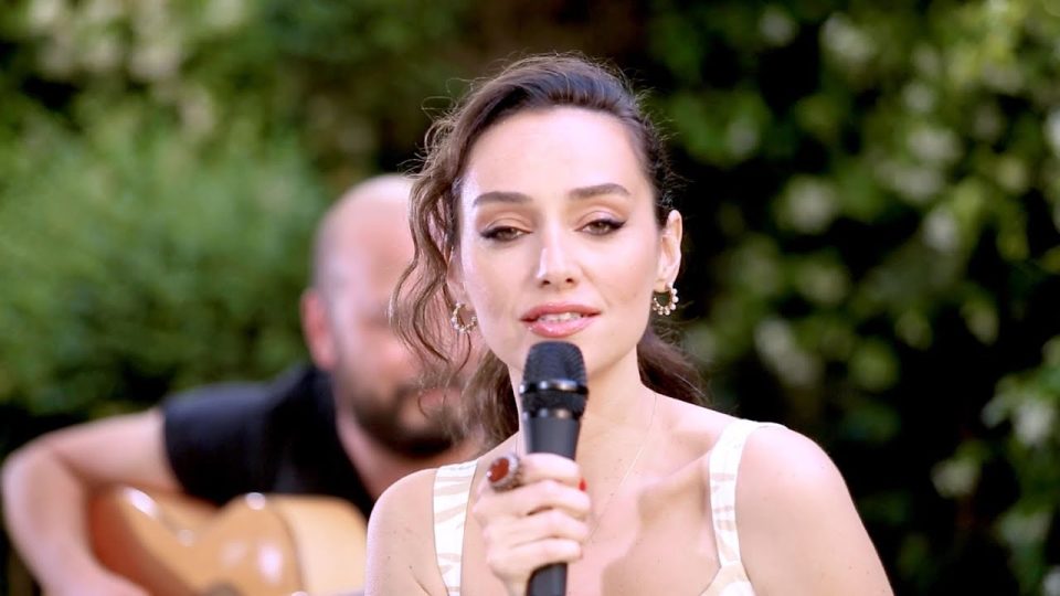 Değmen Benim Gamlı Yaslı Gönlüme Sözleri