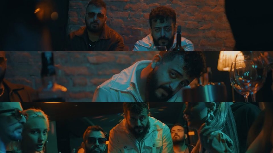 Velet - Ötede Şarkı Sözleri