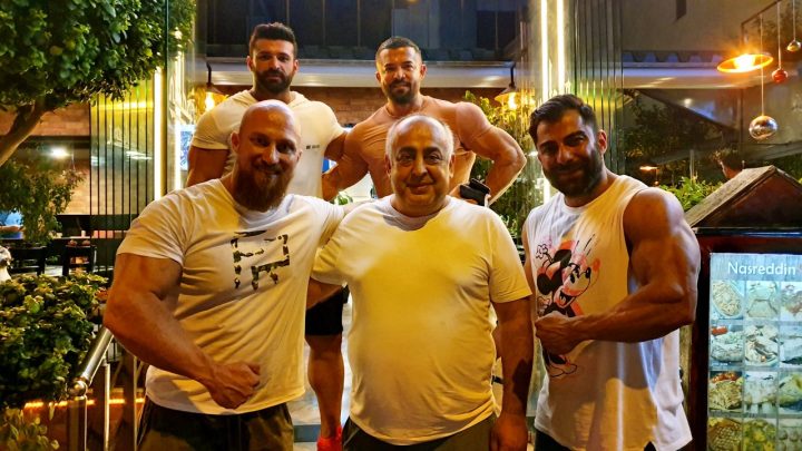 Vücut Geliştirme Sporcuları Emin Çapan, Emir İnalbay, Buğra Keskin, Mustafa Yıldız Antalya Nasreddin Restoranda