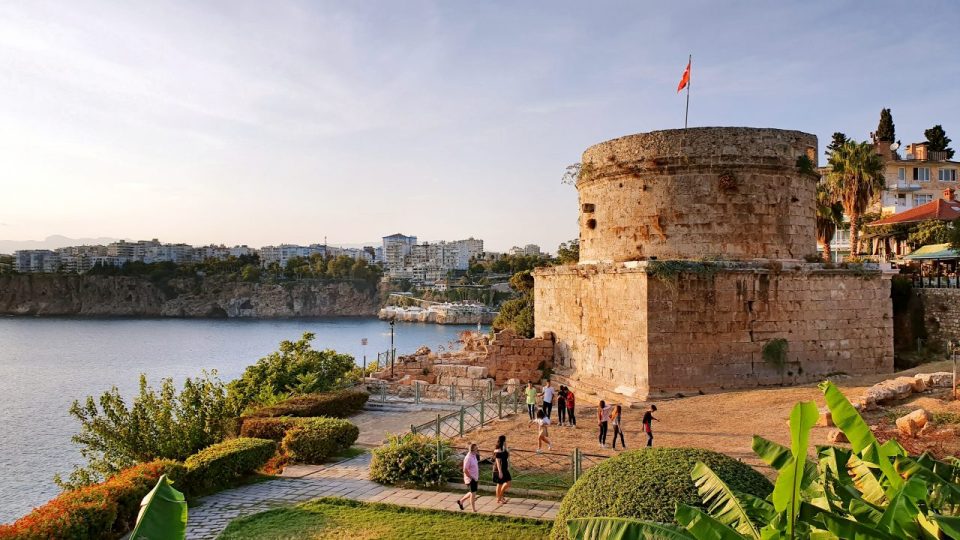 Karaalioğlu Parkı Hıdırlık Kulesi Antalya Gezilecek Yerleri