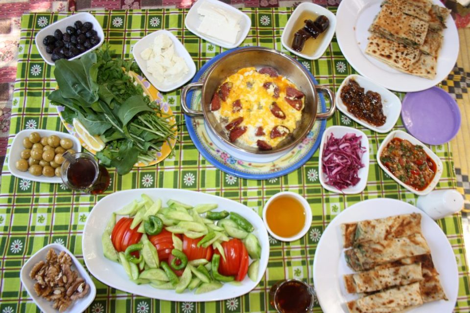 Çakırlar Köy Kahvaltısı - Sakinler Kır Bahçesi Antalya