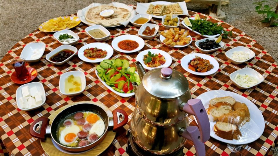 Köy Kahvaltısı Antalya - Çakırlar Serpme Kahvaltı Yerleri Sakinler Kır Bahçesi
