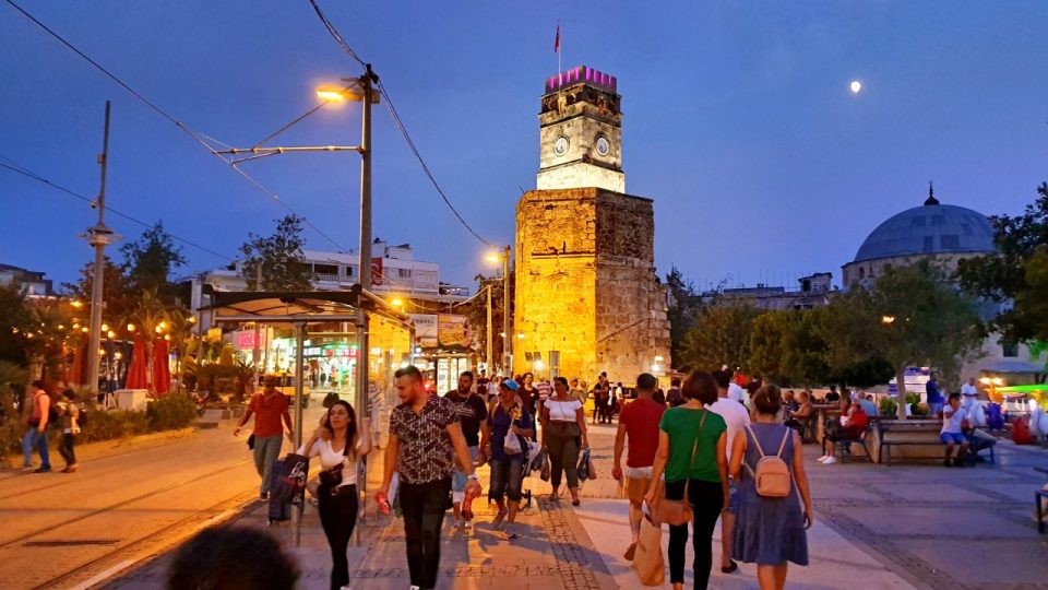Saat Kulesi Manzarası Antalya Kale Kapısı