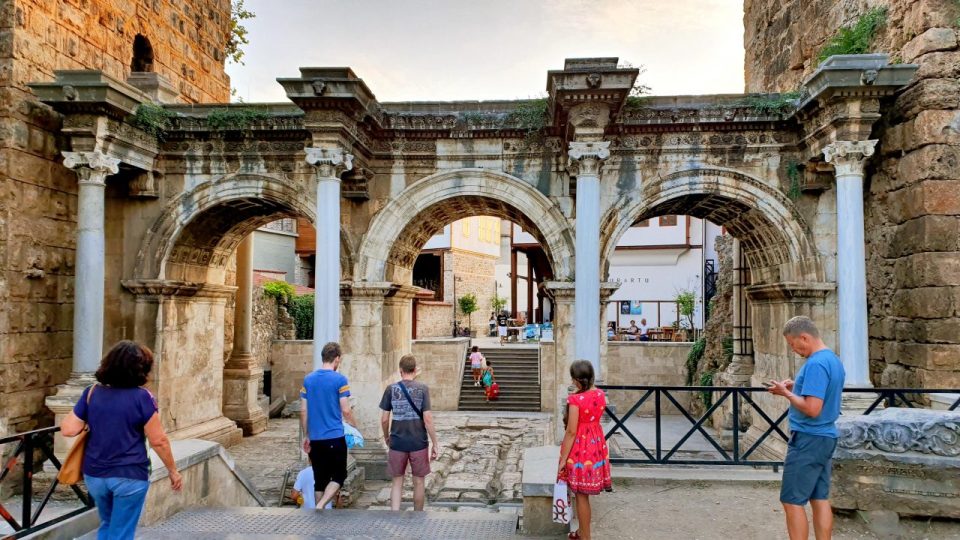 Antalya Üçkapılar (Hadrian Kapısı) - Antalya Turistik Gezilecek Yerleri