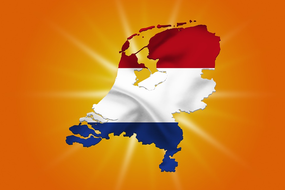 Who were the most important Dutch writers of the 19th and 20th centuries and what themes did they explore in their works?