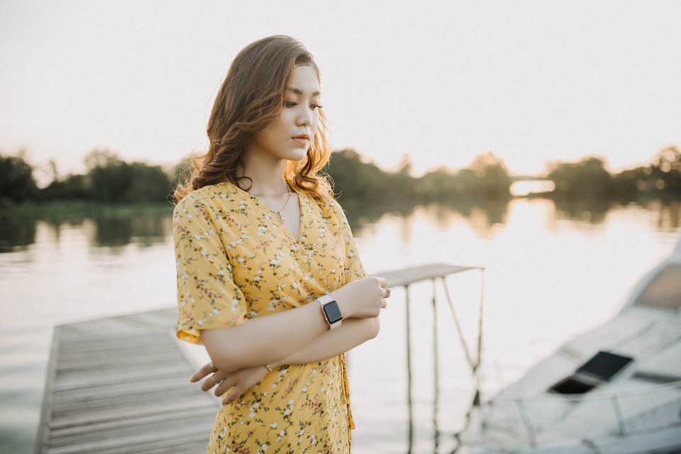 How can I recognize if my boyfriend is controlling or abusive?