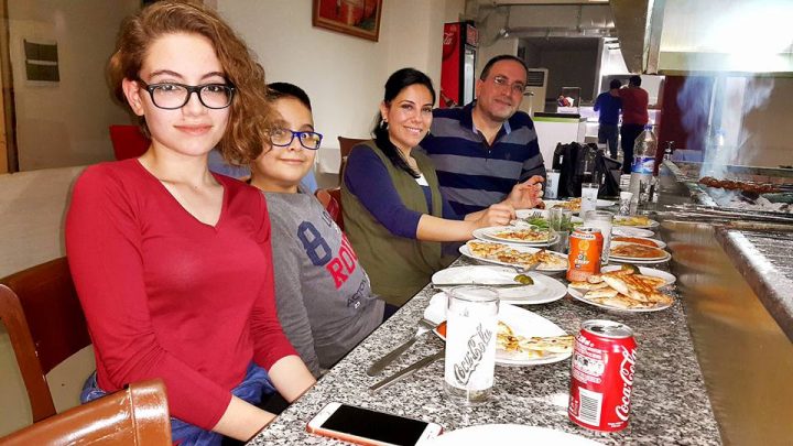 Adanalı Efem Ocakbaşı Antalya’da muhteşem eğlence