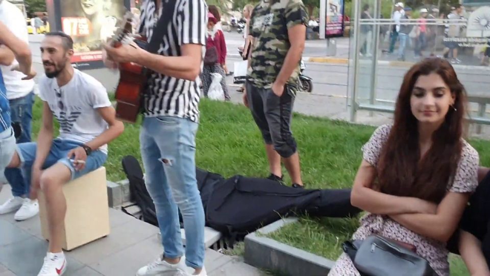 Galiba – Sevdiğine böyle mi yapar seven sözleri – Grup Orfe07 Antalya Sokak Müzisyenleri