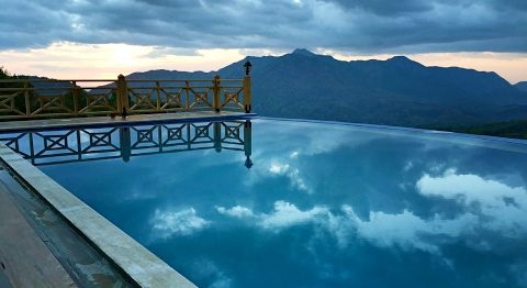 Olimpos da satılık bahçeli, havuzlu süper lüks villa – 2.095 m2 – 1.250.000 TL.