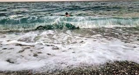Konyaaltı Plajında Ağır Çekim Deniz ve Dalga Manzaraları