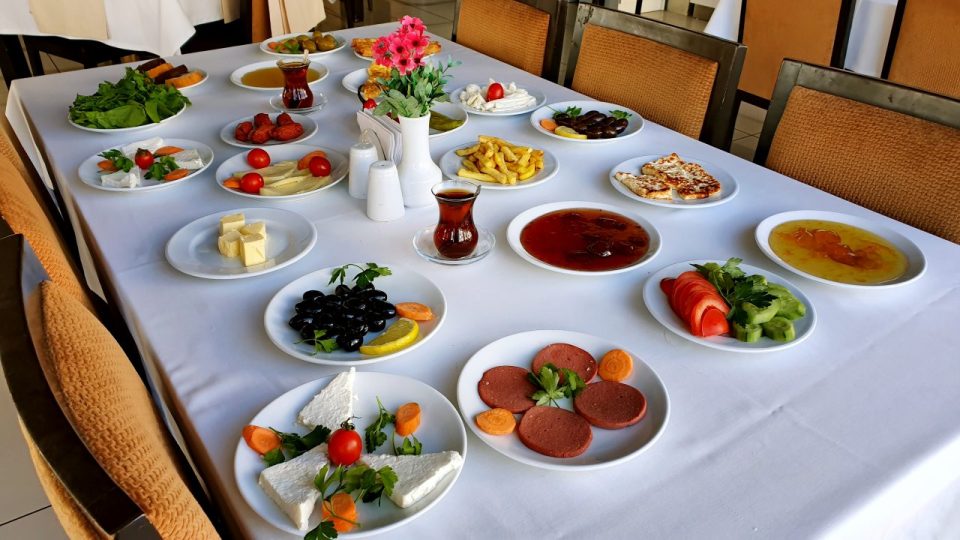 Serpme Kahvaltı Sunumu Kahvaltı Ürünleri Serpme Kahvaltı Sunumu Kahvaltı Ürünleri
