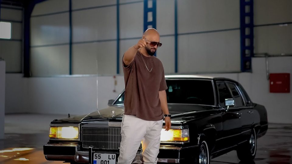 Diyar Pala & Samet Kurt – Seviyorsun Sen de Şarkı Sözleri