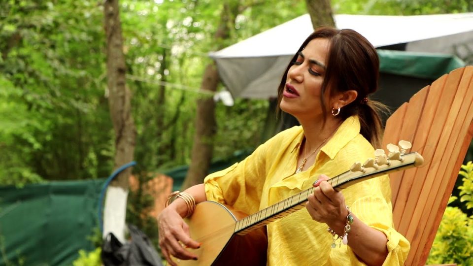NAZLI ÖKSÜZ – Yine Aklıma Düştün Şarkı Sözleri