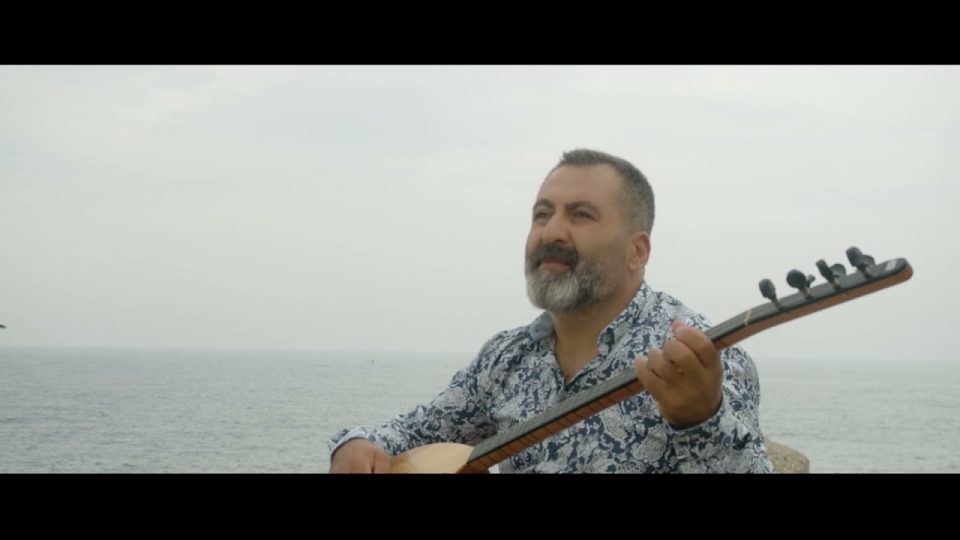 Ulvi Genç – Seni Sevdim Şarkı Sözleri