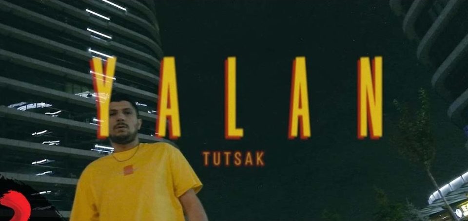 Tutsak Yalan Şarkı Sözleri