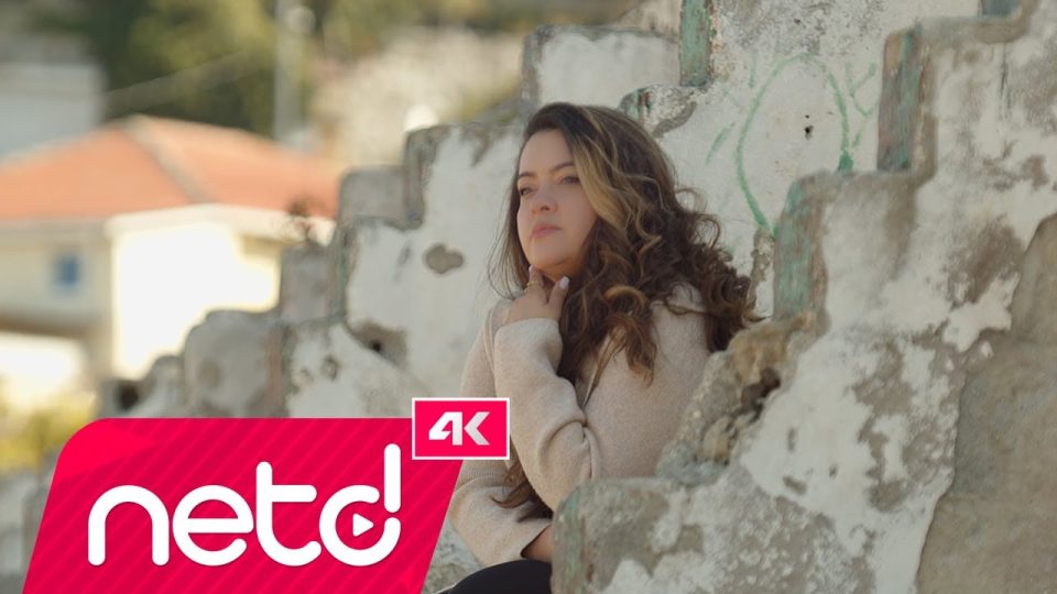 Yasemin Yazar – Sevdanın Rüzgarı Şarkı Sözleri