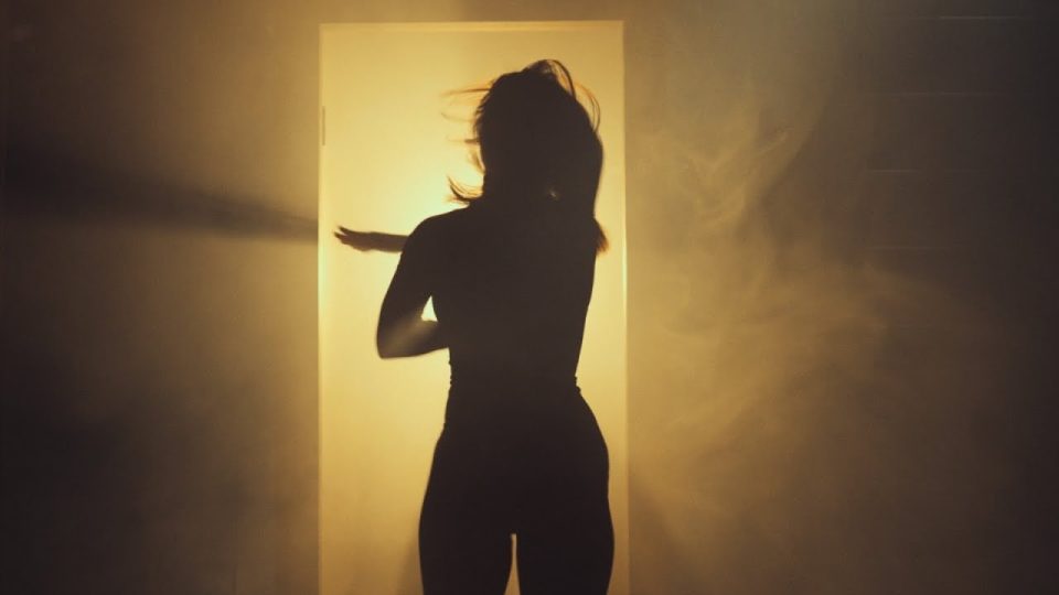 Aspova – Yana Yana Şarkı Sözleri