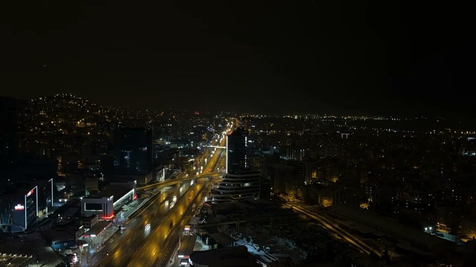 İkiye On Kala – Anne Ben Şarkı Sözleri
