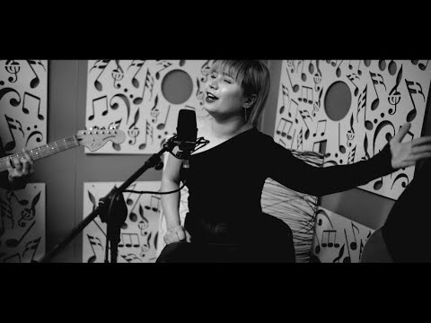 Nazlıcan Kübra – Yakamoz Şarkı Sözleri