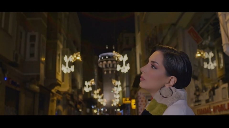 Özlem Özdil – Yarım Kalan Sevda Şarkı Sözleri