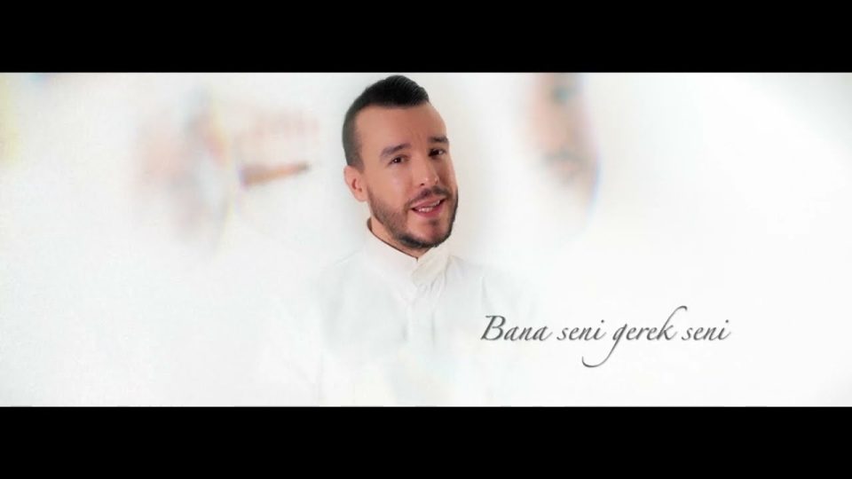 Cem Adrian – Bana Seni Gerek Seni