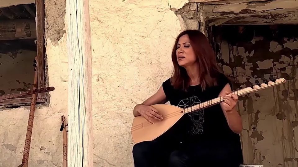 NAZLI ÖKSÜZ – Mektup Yazarım Mektup Şarkı Sözleri