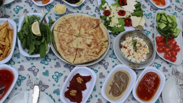 SILA’NIN KIR BAHÇESİ Çakırlar sosyete pazarında mükemmel bir kahvaltı mekanı
